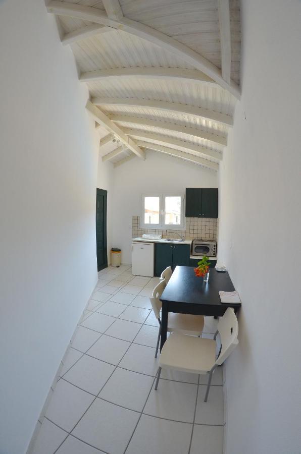 Clio Apartment *